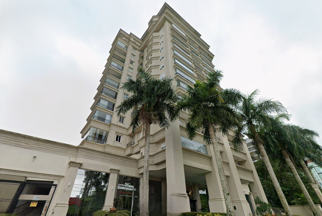 DESCRICAO TRG: LOJA - BAIRRO ATIRADORES.* LOJA No 04, NA RUA VISCONDE DE TAUNAY, No 1102, EDIFICIO MAISON SOLEIL, ATIRADORES, JOINVILLE/SC.* AREA TOTAL: 209,5504M2.* AREA UTIL: 183,5400M2.* MATRICULA: 40.468 DO RI DE JOINVILLE/SC.* CONTRIBUINTE: 13.20.12.57.1156.0074 -CPF- 027.691.249-78-/ PREFEITURA DE JOINVILLE/SC.COMPLEMENTO TRG: NC_MIGRACAO — foto principal