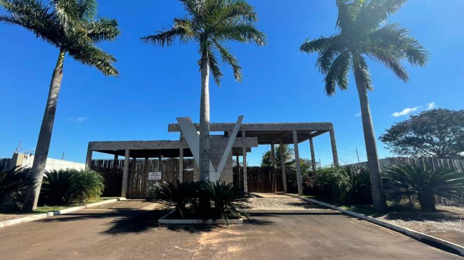 DESCRICAO TRG: LOTE EM CONDOMINIO - LOTEAMENTO PARQUE RESIDENCIAL VIVA.* RUA RIO DE JANEIRO,No 322 - LOTE 06 DA QUADRA 04 - CONDOMINIO PARQUE RESIDENCIAL VIVA - CEP: 87540-000..* AREA TERRENO: 700,28M2.* MATRICULA: 12.305 DO CRI DE PEROLA/PR.* CONTRIBUINTE: 685100 - PREFEITURA DE PEROLA/PRCOMPLEMENTO TRG: * DESOCUPADO* OS DEBITOS DE IPTU SERAO QUITADOS PELO VENDEDOR ATE A DATA DO LEILAO. — foto principal