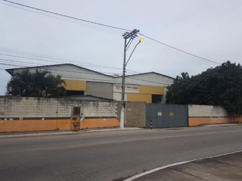 DESCRICAO TRG: GALPAO - LAGOMAR.* AVENIDA DOS BANDEIRANTES, S/N - LOTE 28 - QUADRA 04 - CEP: 27966-540..* AREA DE TERRENO: 6.400,00M2 (NA MATRICULA) / 7.303,00M2 (NA PREFEITURA).* AREA CONSTRUIDA: 1528,87M2 (NA MATRICULA) / 3.420,89M2 (IN LOCO).* MATRICULA: 1.136 DO 3o CRI DE MACAE/RJ.* CONTRIBUINTE: 02.2.004.0120.0001 - PREFEITURA DE MACAE/RJ.COMPLEMENTO TRG: — foto principal