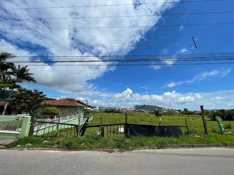 DESCRICAO TRG: INSCRICAO 01.02.051.0394.001 C.I:687238/ 01.02.051.0415.001 C.I:687236/ 01.02.051.0415.001 C.I:31888/ 01.02.051.0415.001 C.I:568255 - PREFEITURA DE BIGUACU..COMPLEMENTO TRG: * DESOCUPADO* LOTES - FISICAMENTE UNIFICADO A OUTRAS 04 AREAS, MATRICULAS 34.390 - 34.392 - 34.394 - 34.396. PARTE DESTES LOTES ENCONTRAM-SE EM AREA DE PRESERVACAO PERMANENT — foto principal