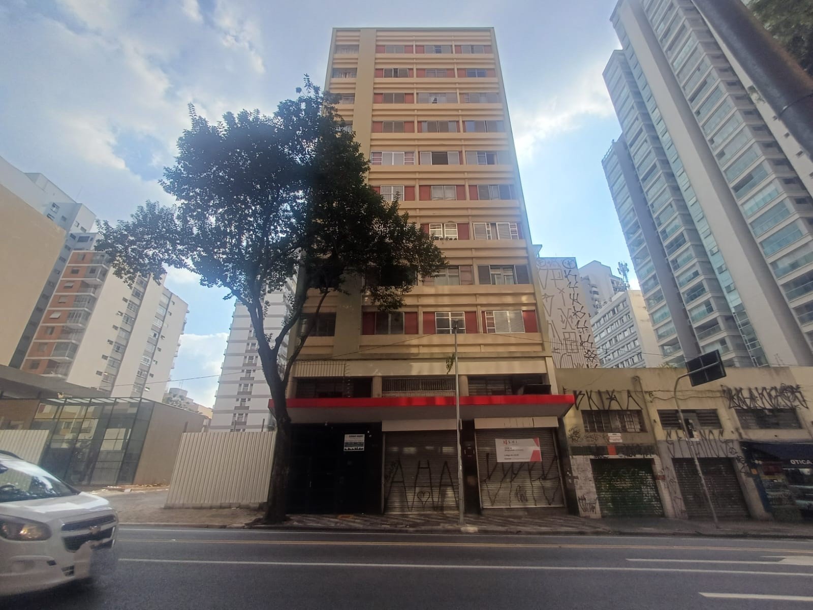 Ex-agência em São Paulo, Bela Vista, AVENIDA BRIGADEIRO LUIS ANTONIO, 476, EDIFICIO PARAMOUNT LOJA 476, SP. Área: 609.25m2