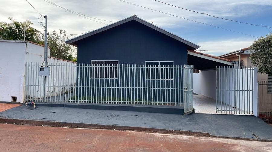 Casa em Cassilândia, Vila Pernambuco, Rua Martiano José de Moura, 130, MS. Área: 143.2m2