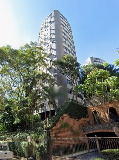 * na matrícula menciona garagem com 81,00m², mas não informa o nº de vagas — foto principal