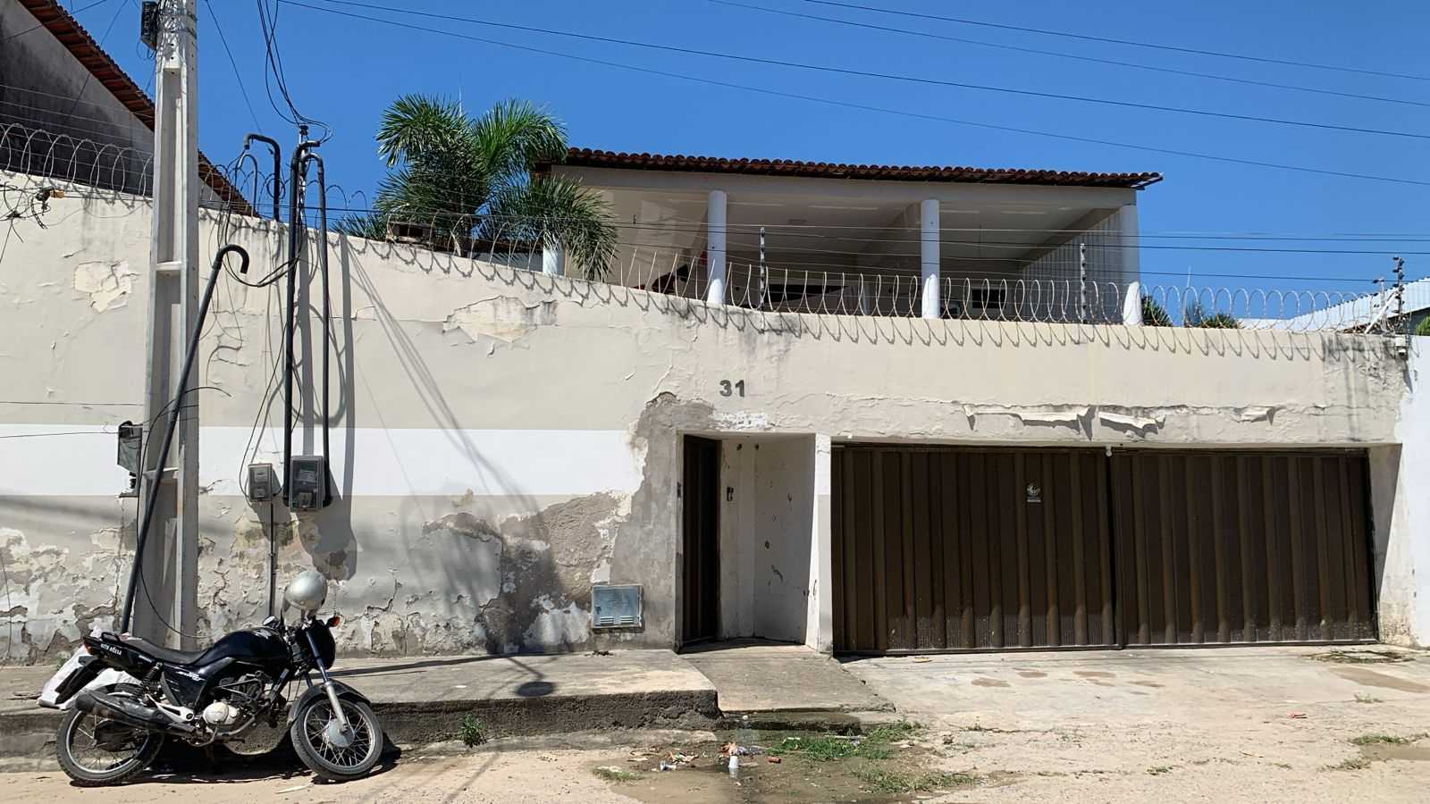 Casa em Fortaleza, Lagoa Redonda, Rua Adelino Serra, 31, CE. Área: 378m2