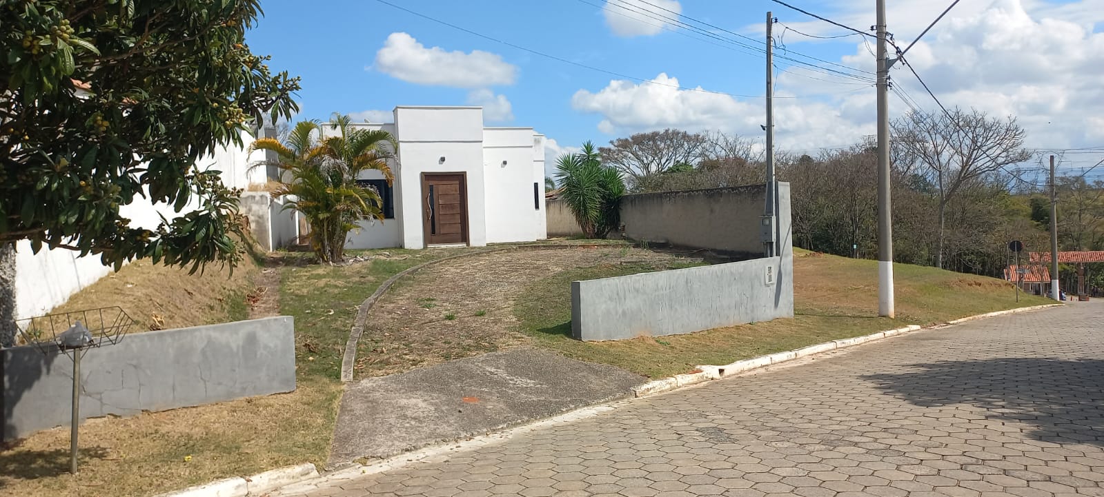 Casa em Cachoeira Paulista, Aguada, Avenida Jonas Jardim Filho, 30, Condominio Vale do Sol, SP. Área: 141.8m2
