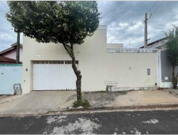 Casa em Araçatuba, Vila Santana, Rua Padre Anchieta, 742, SP. Área: 155m2