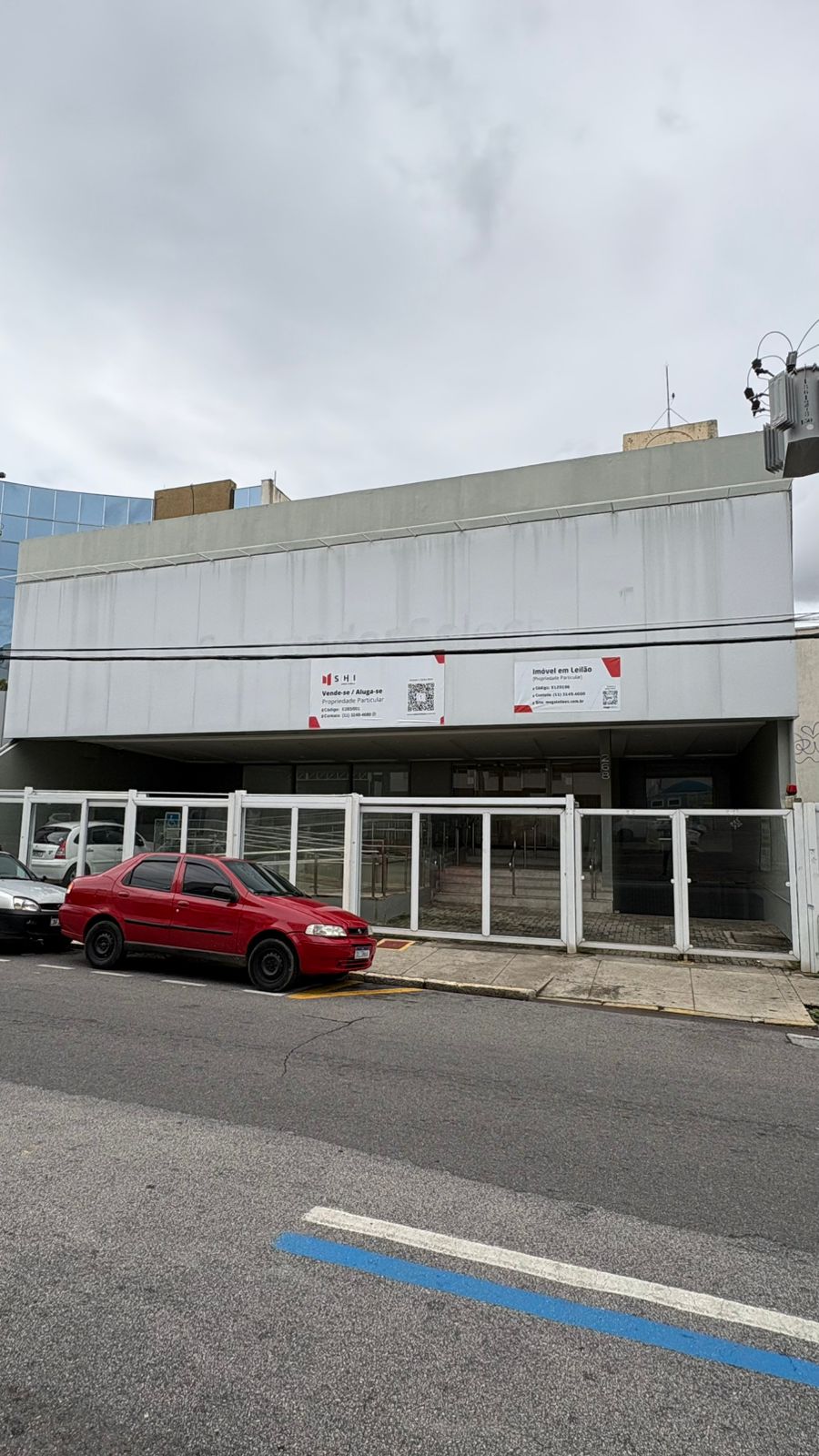 Segurança implantada no dia 17/10/2025 CONFORME LAUDO: Estacionamento com 28 (vinte e oito) vagas no subsolo. ÁREA DE TERRENO 976,40M² E CONSTRUÍDA 2243,60M² CONFORME MATRÍCULA. — foto principal