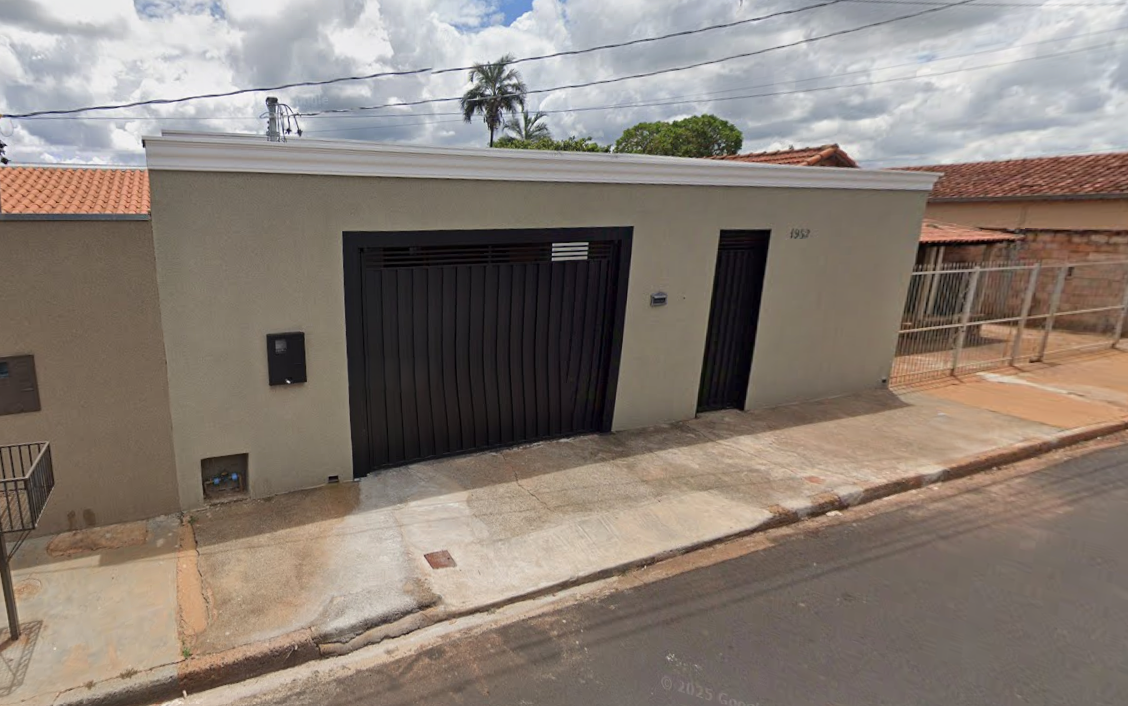 Casa em Frutal, Ipê Amarelo, RUA PRATA, 1892, MG. Área: 233.53m2