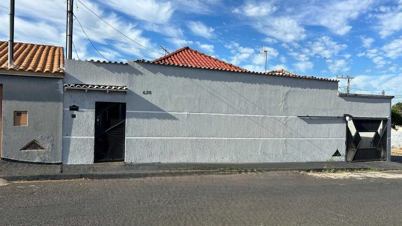 Casa em Uberlândia, Vila Presidente Roosevelt, Rua Promotor Oswaldo Afonso Borges, 620, MG. Área: 128m2