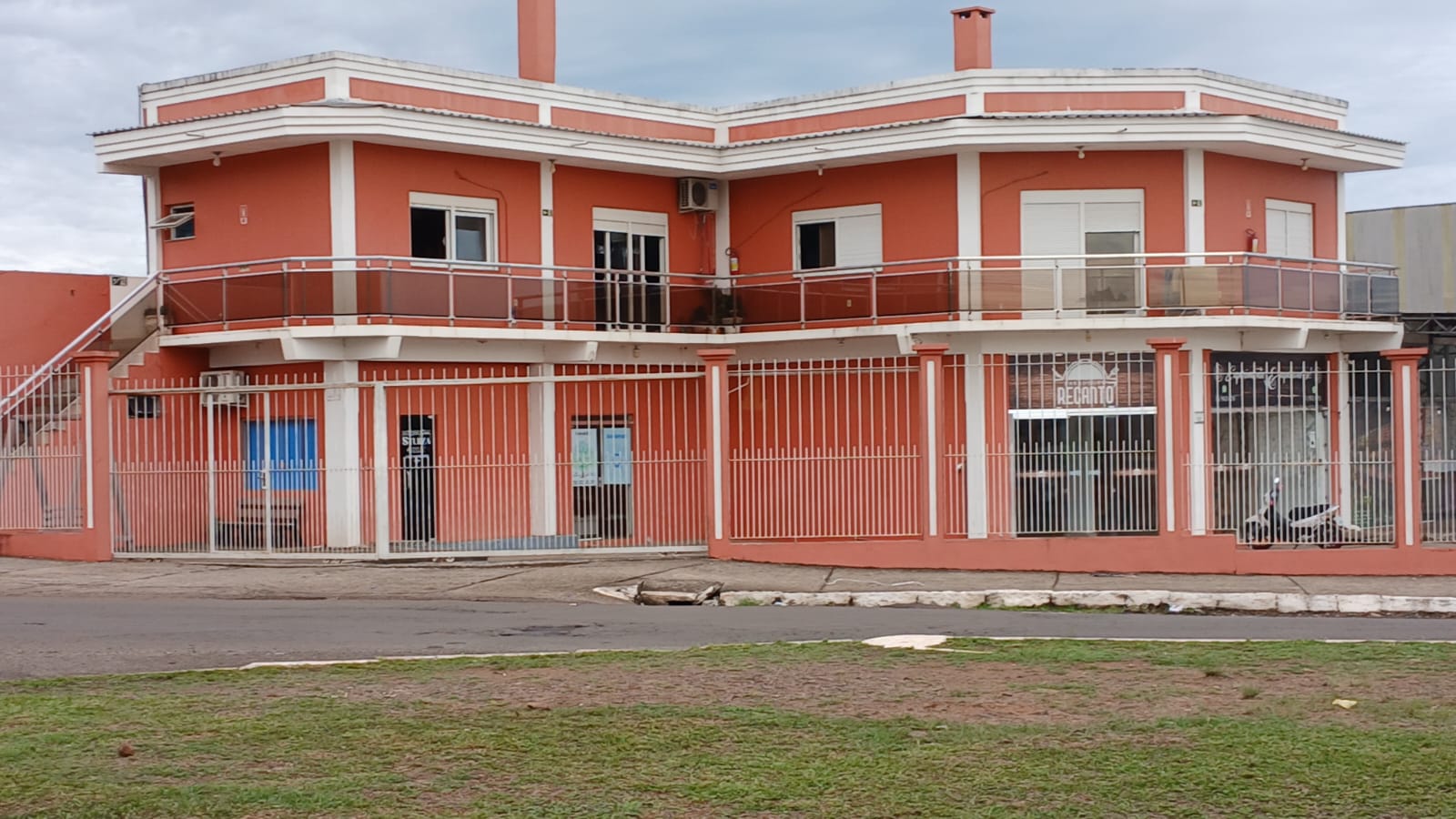 Loja em Santiago, Gaspar Dutra, Avenida Padre Assis, 174, LOJA 102, CONDOMÍNIO ÁGUA AZUL, RS. Área: 118.7m2