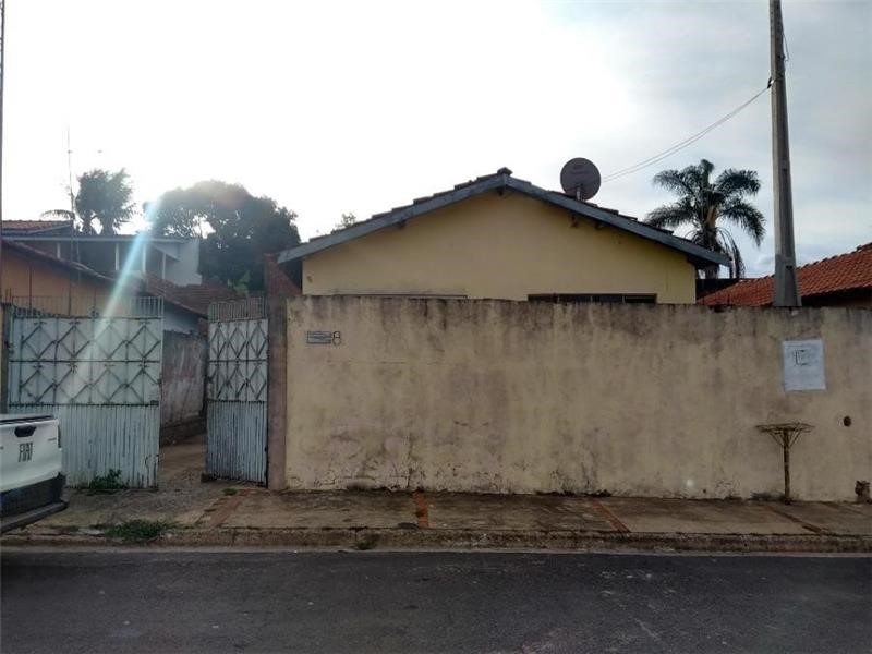 Casa em Agudos, Jardim Santa Cecilia, RUA SÃO BENEDITO, 08, SP. Área: 84.64m2