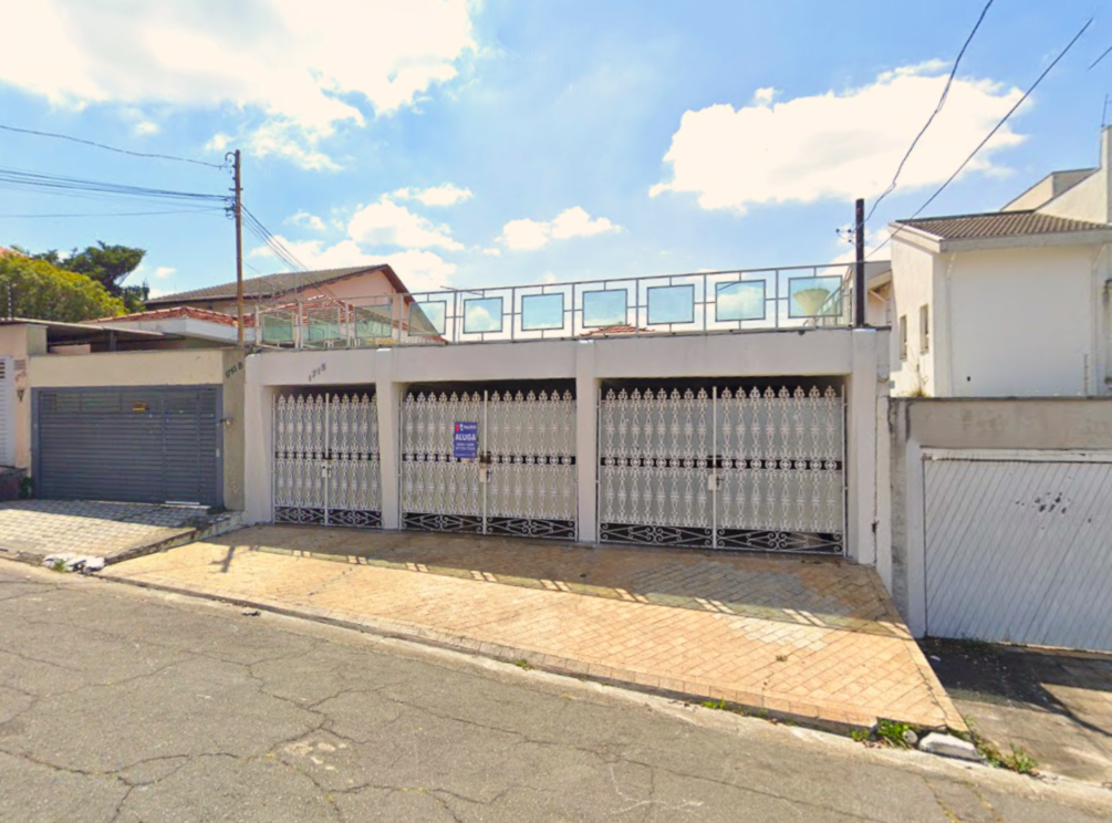 Matrícula informa número 1725, porém, seguimos conforme laudo e documentos da prefeitura, pois foi alterado para 1715 — foto principal