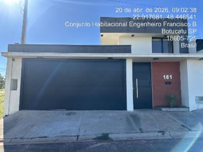 ENTRADAS: AV. 01 na matrícula: "Consta no contrato padrão, que objetivando dotar o loteamento de características que beneficiem os futuros moradores, é terminantemente proibido o fracionamento ou divisão do lote. adquirido, seja para uso próprio, de familiar ou comercialização com terceiros (mais conhecido como meio lote)." — foto principal